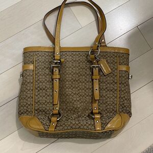 Coach Women's Signature Gallery Pattern & Leather Tote Shoulder Bag Tan Medium